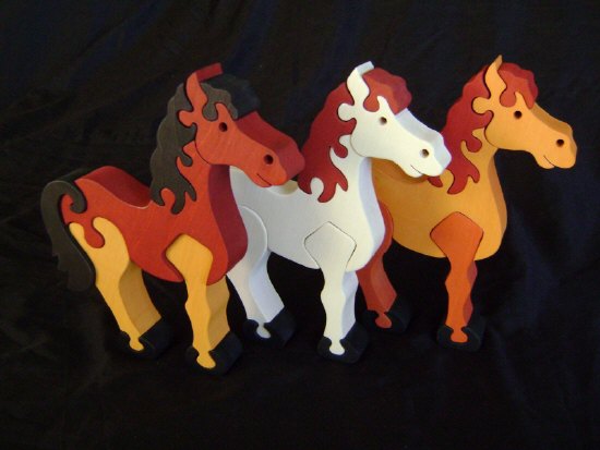 Pferdepuzzle in verschiedenen Farben.