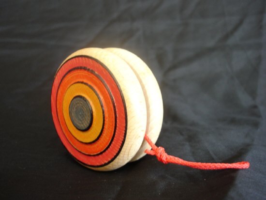 Viele tolle Holz Yoyos.