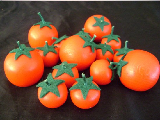 Frische Tomaten in verschiedenen Grössen.