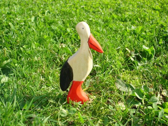 Der Storch kommt angeflogen.