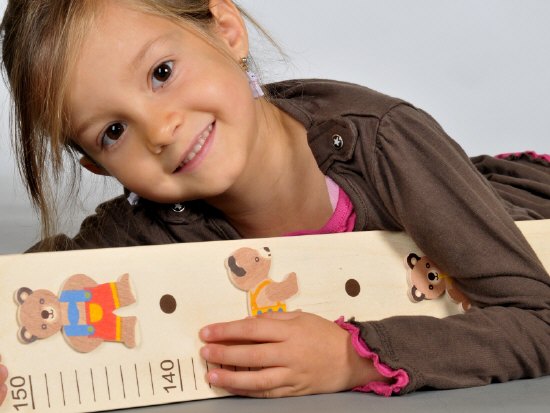 Tollte Messlatten und Kindergaroben fürs Kinderzimmer.