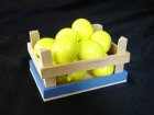 Zitronen in einer kleine Kiste.