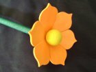 Holzblume mit Stiel orange gelb